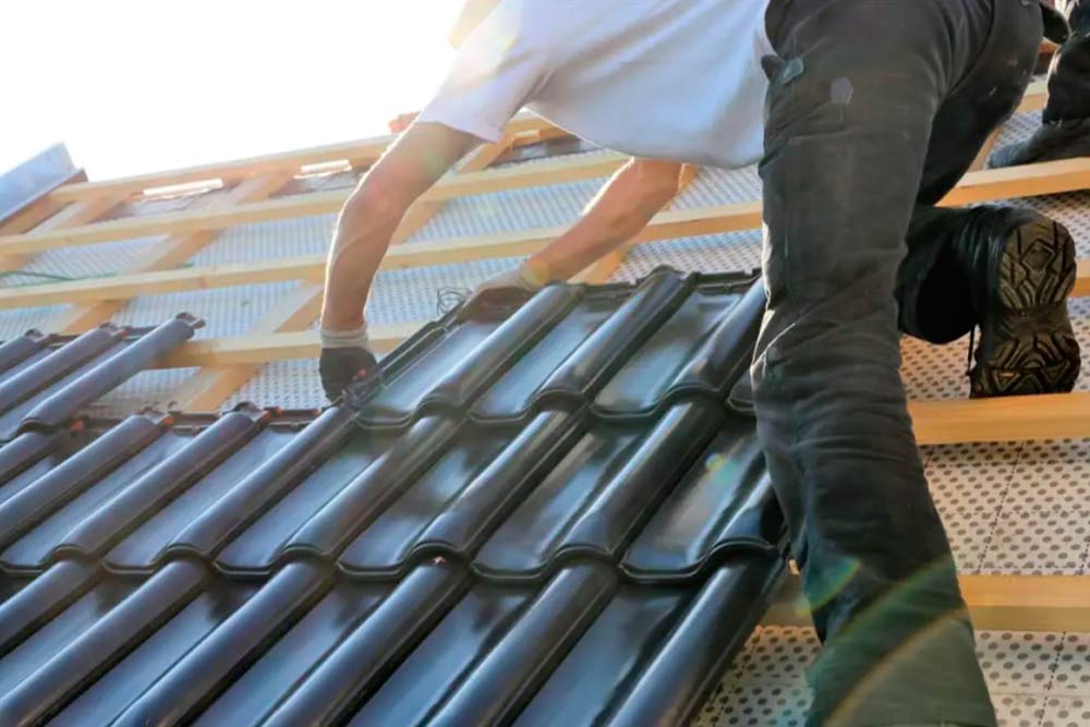 Worker laying a roof and know things Every Subcontractor Should Know About Contractors Liability