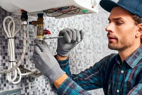 Plumber working with confidence because he can count on a Plumbers Insurance