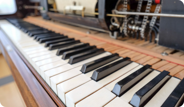 It seems unlikely that anyone could ever be injured performing on a piano